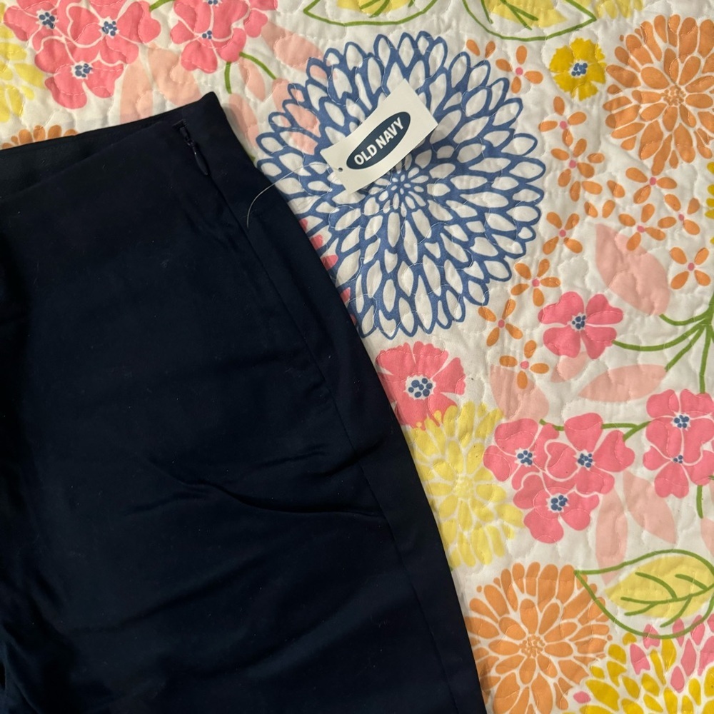 NWT size 4 navy old navy pants - Picture 2 of 6